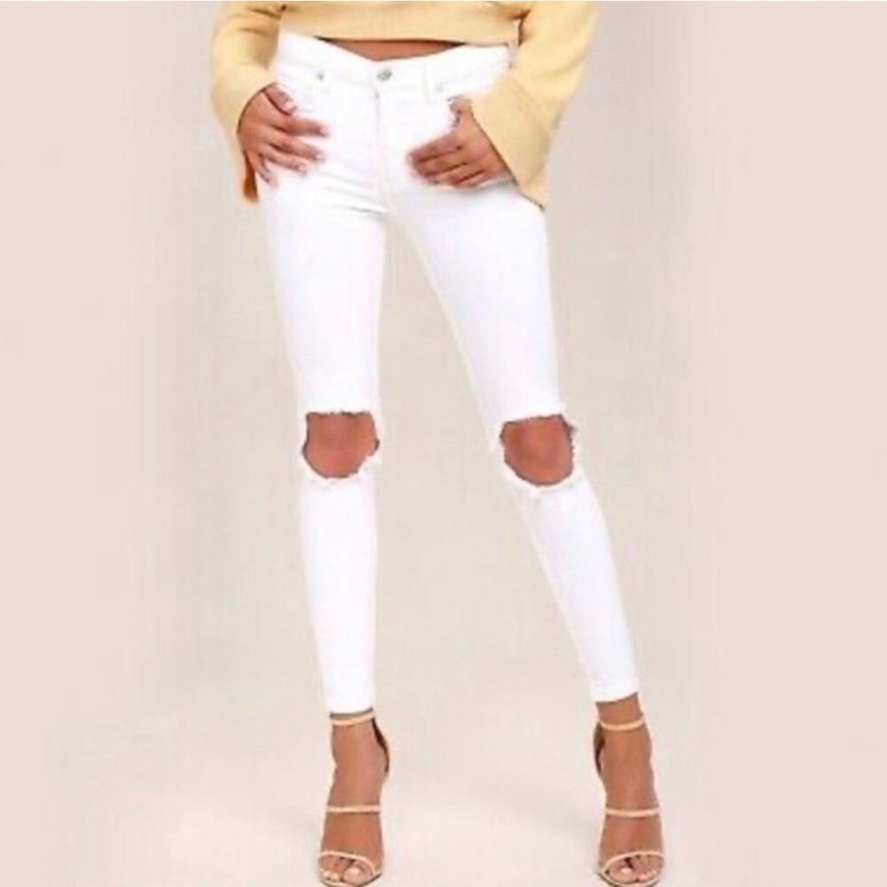 ☪️Free people busted knee white skinny jeans☪️